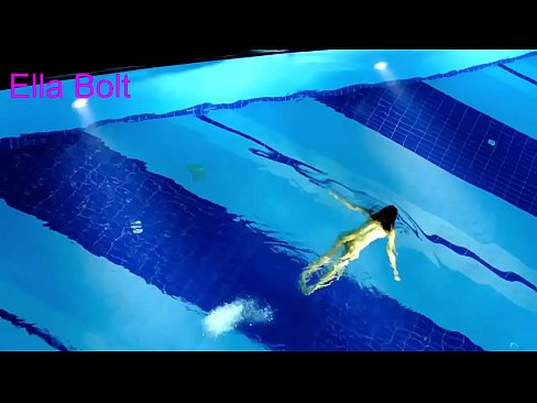❤️ Não consigo parar de ver, jovem loira apanhada a nadar nua na piscina da estância balnear ELLA BOLT ❤ Sexo vídeo em pt.sexvideosex.top ❤