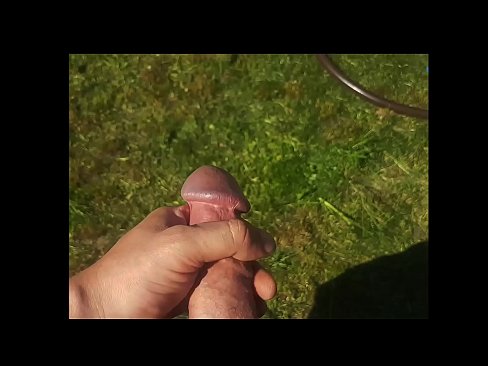 ❤️ A boazona fica com a rata rosa fodida e ejacula com um esguicho num jardim de Verão ❤ Sexo vídeo em pt.sexvideosex.top ❤